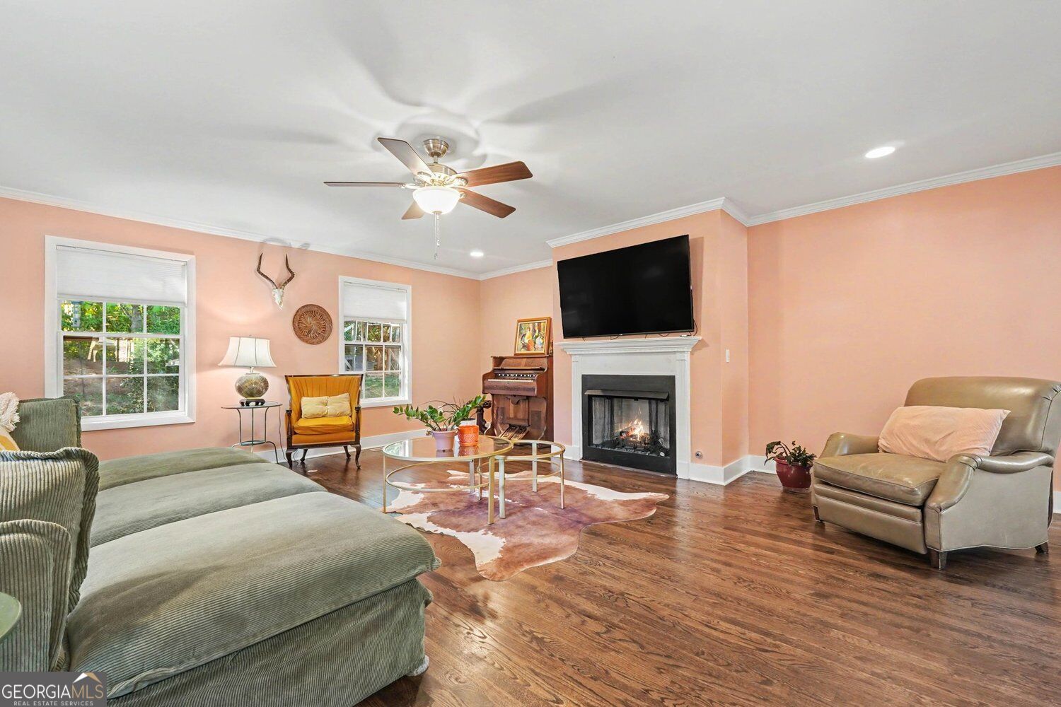 2303 Shamrock Drive Property Photo 2