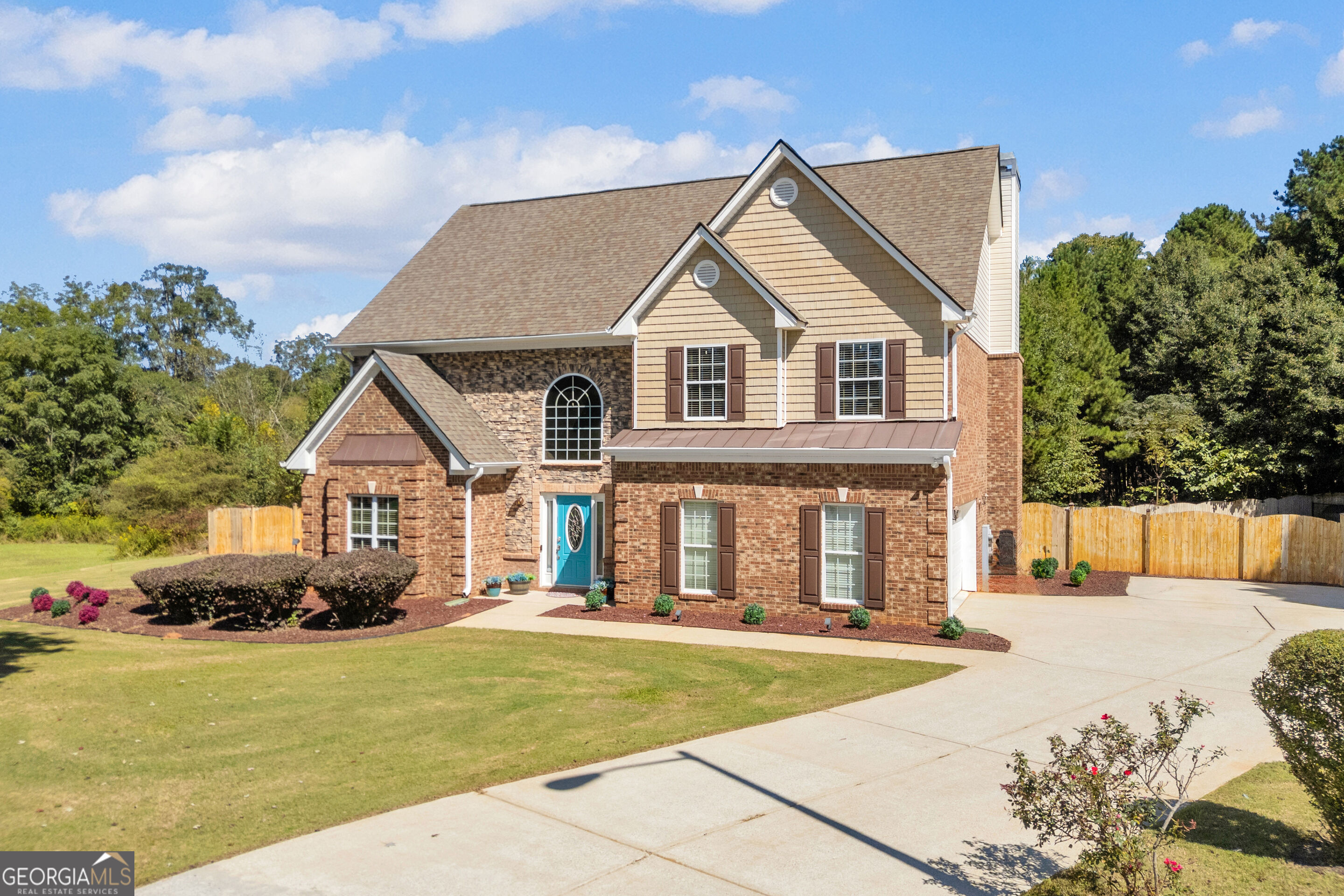 1060 Solitaire Court Property Photo 1