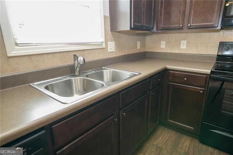 730 Walnut Woods Drive Property Photo 13