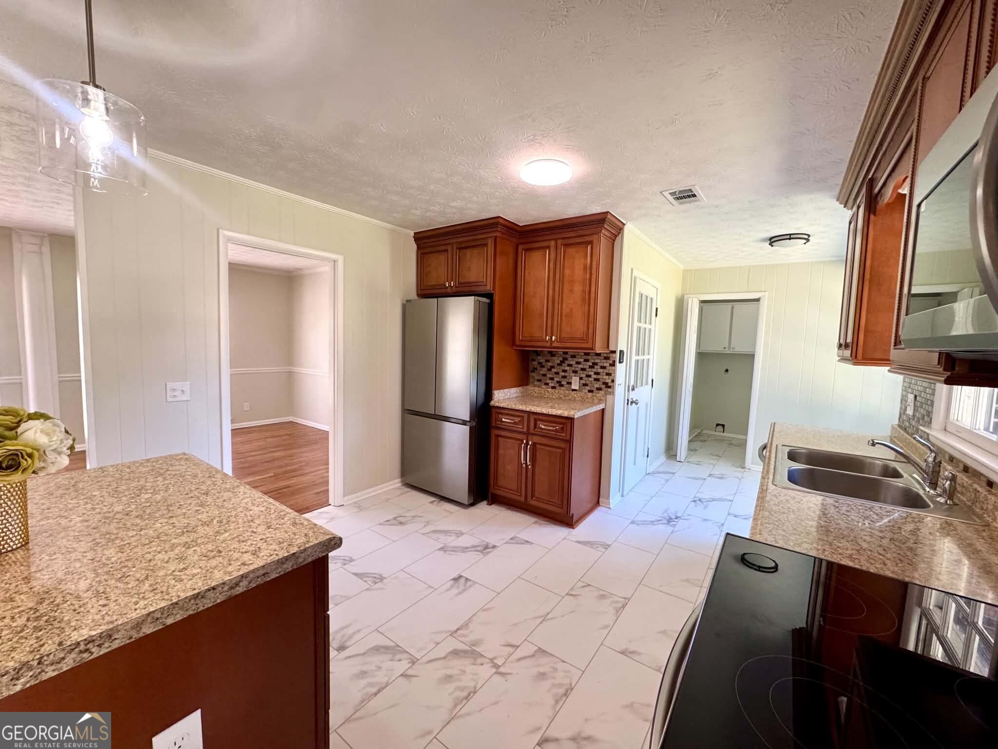 306 Brookwood Drive Property Photo 4