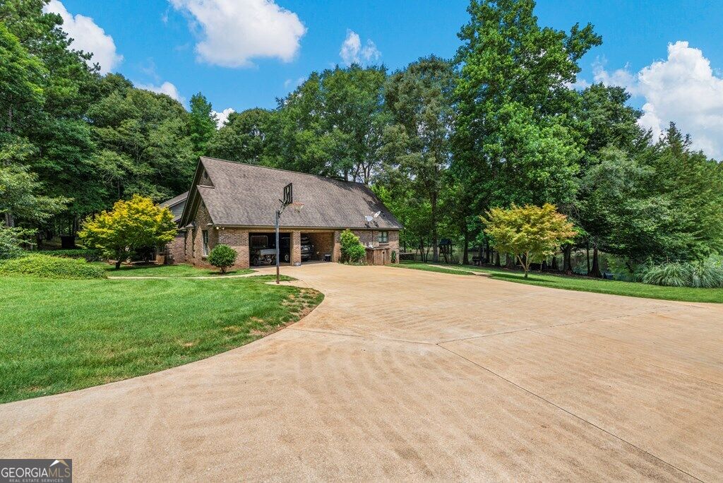 877 Mckee Road Property Photo 4
