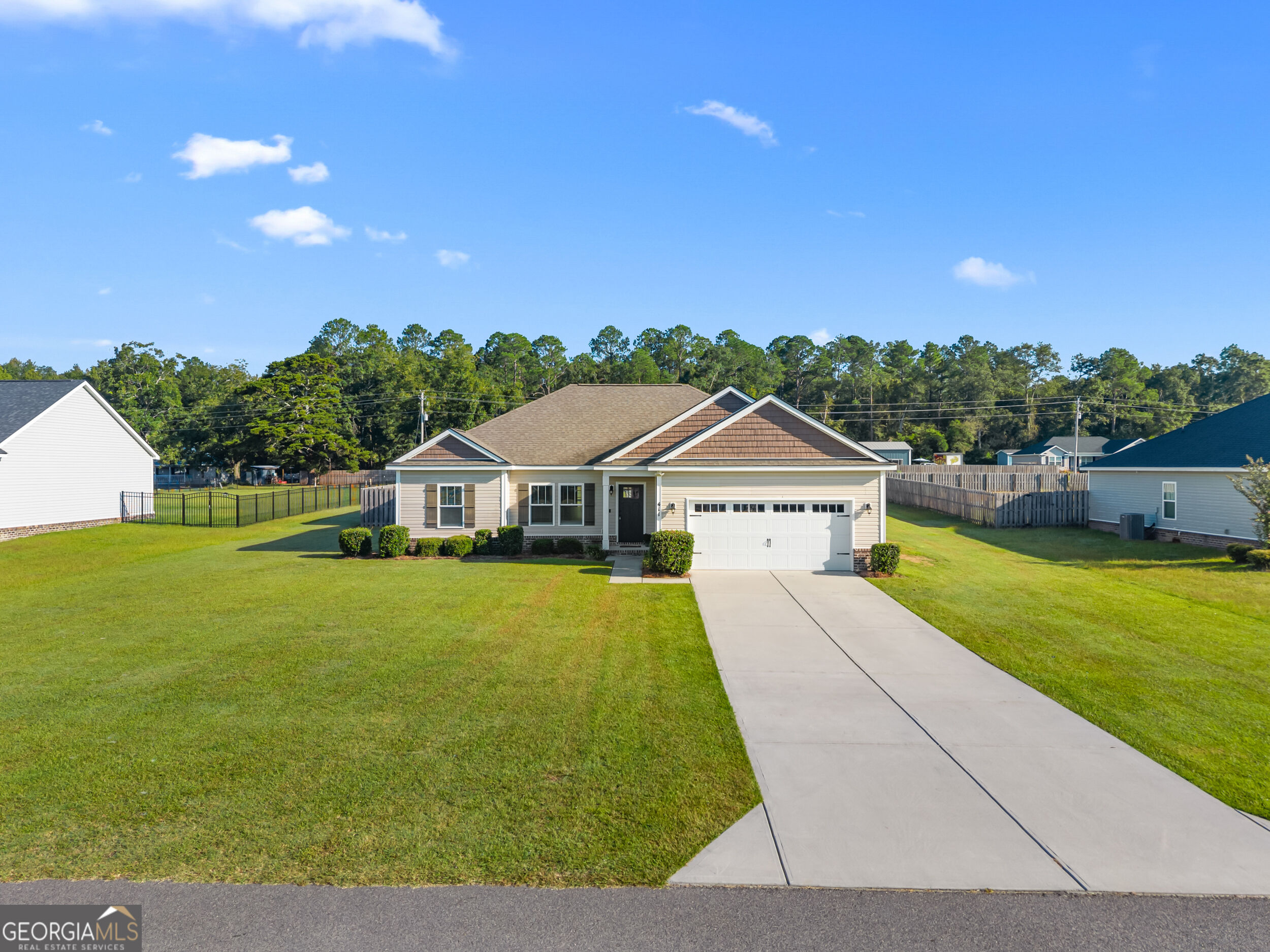 411 Pivot Point Property Photo 1
