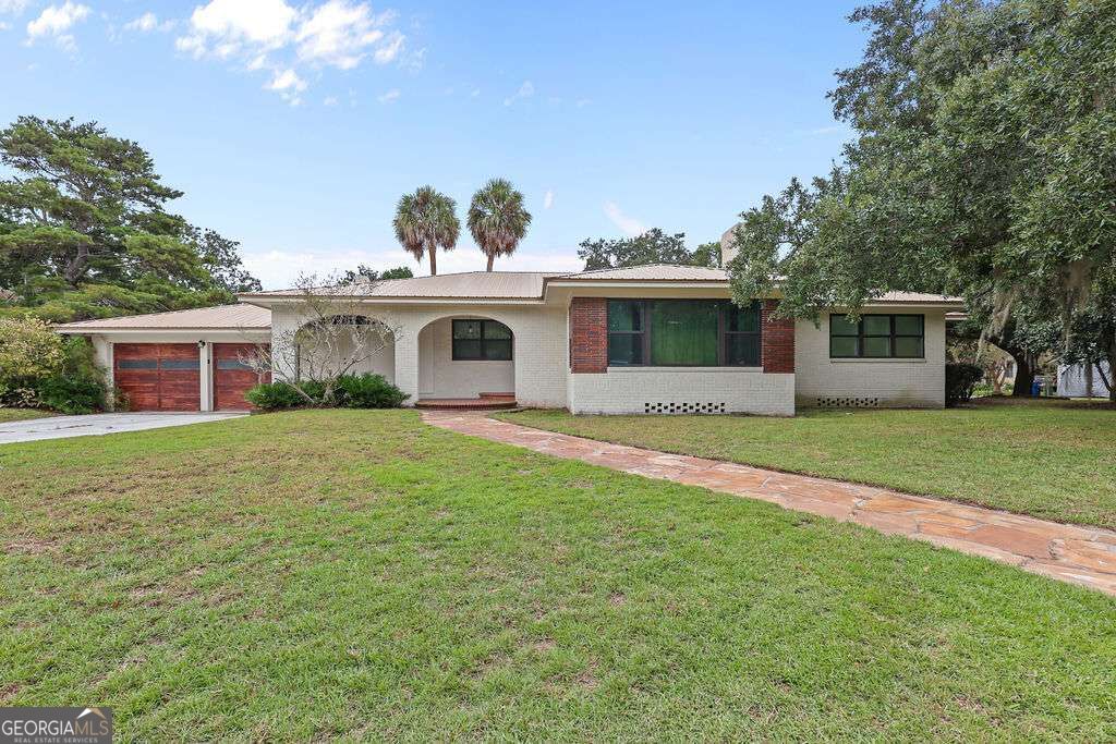 212 Kingsland Drive Property Photo 1