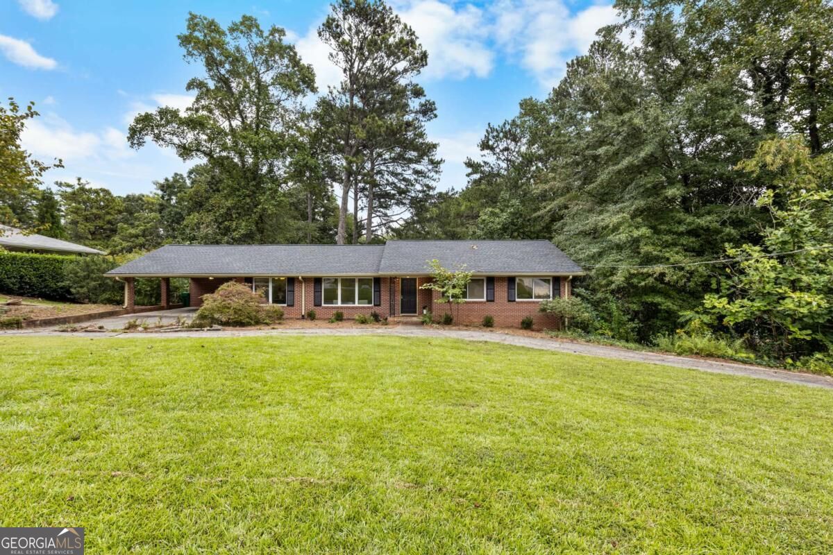 2433 Kingscliff Drive Ne Property Photo 2