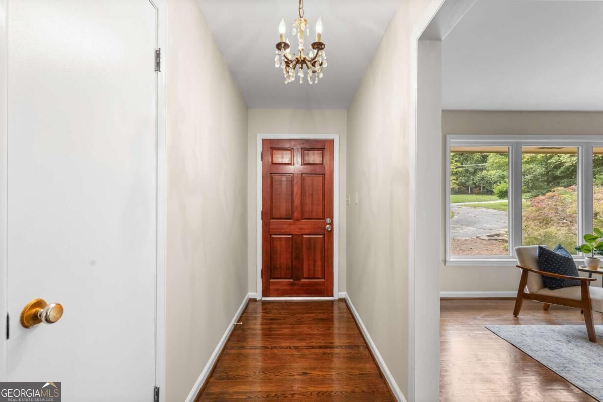 2433 Kingscliff Drive Ne Property Photo 4