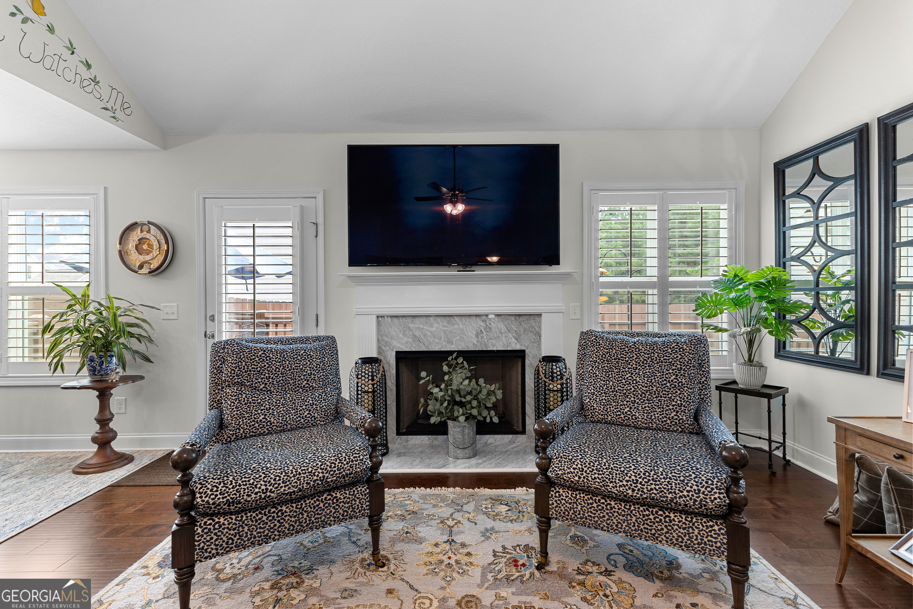 557 Lago Court Property Photo 4
