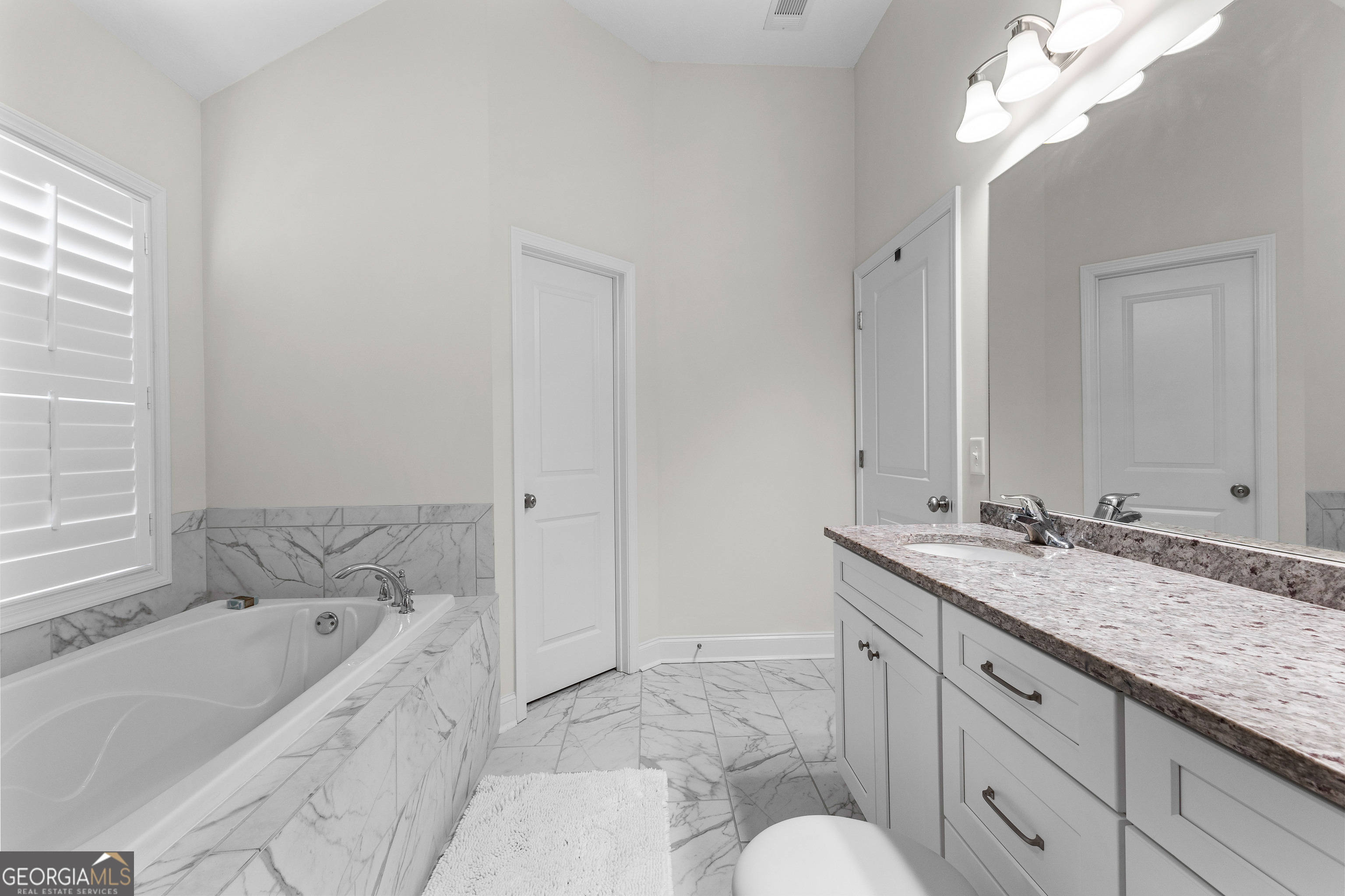 557 Lago Court Property Photo 15