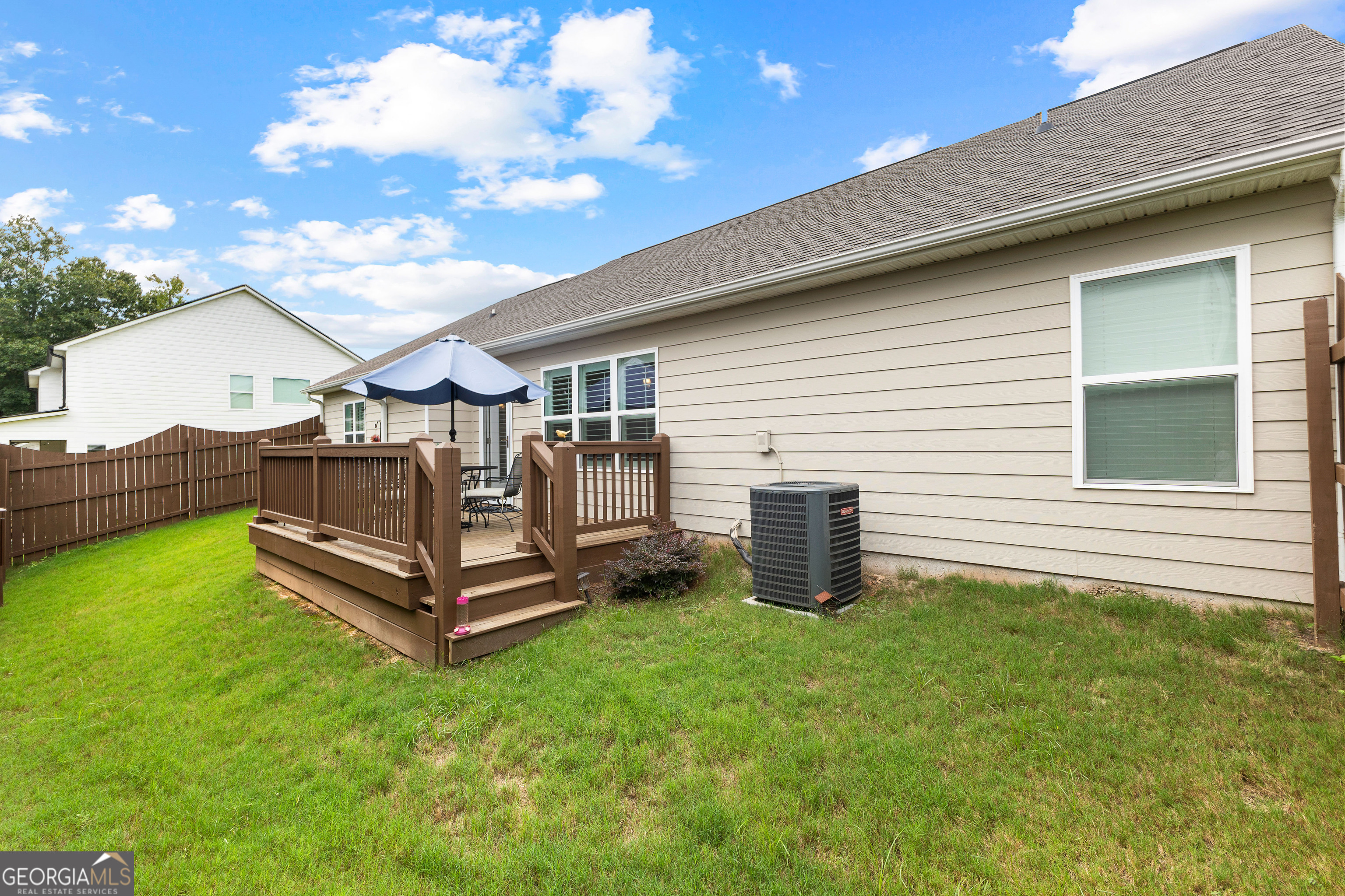 557 Lago Court Property Photo 32