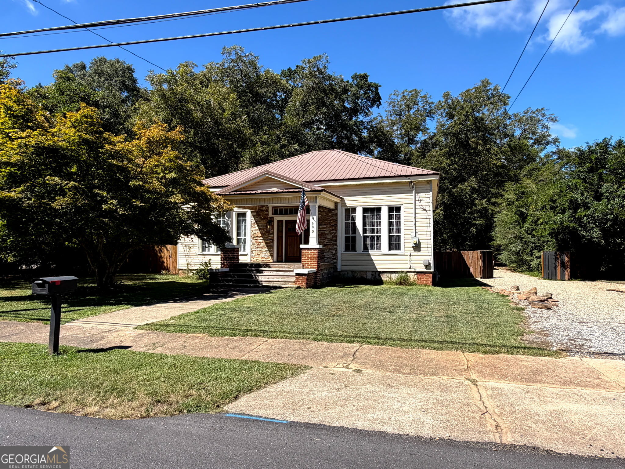 609 Greenwood Street Property Photo 1