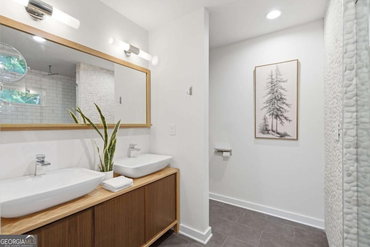 2744 Craigie Avenue Property Photo 21