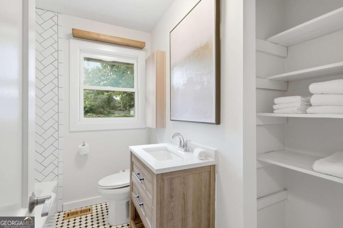 2744 Craigie Avenue Property Photo 27