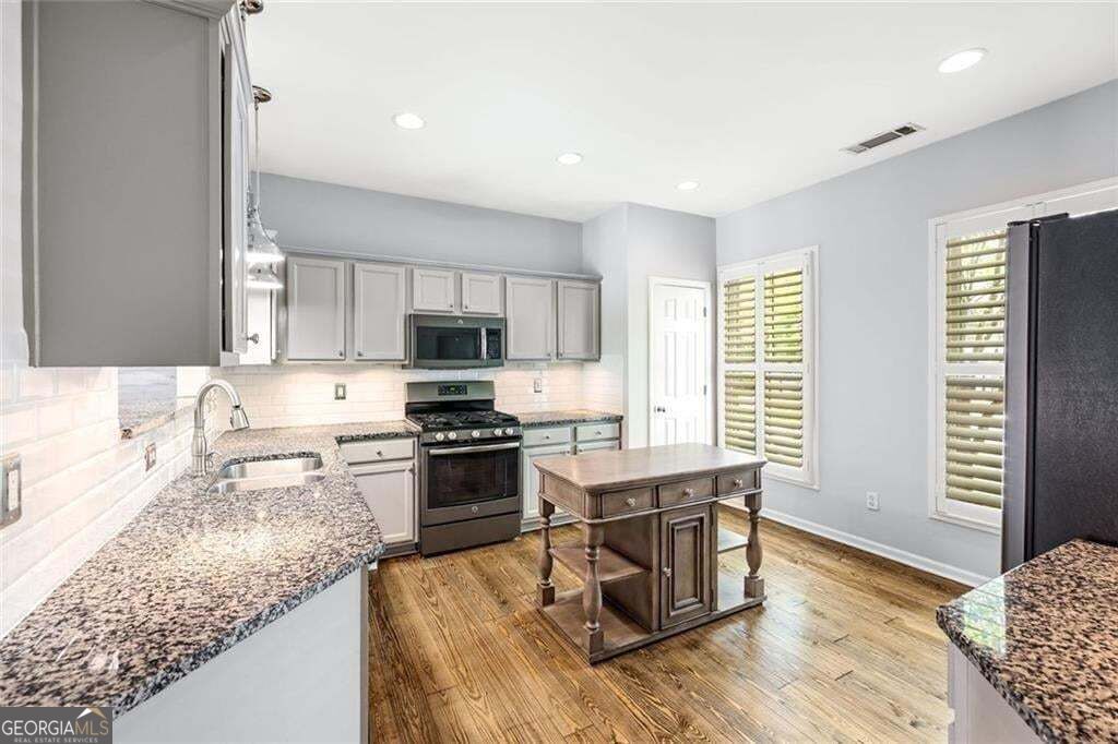 352 Suwanee Avenue Property Photo 5