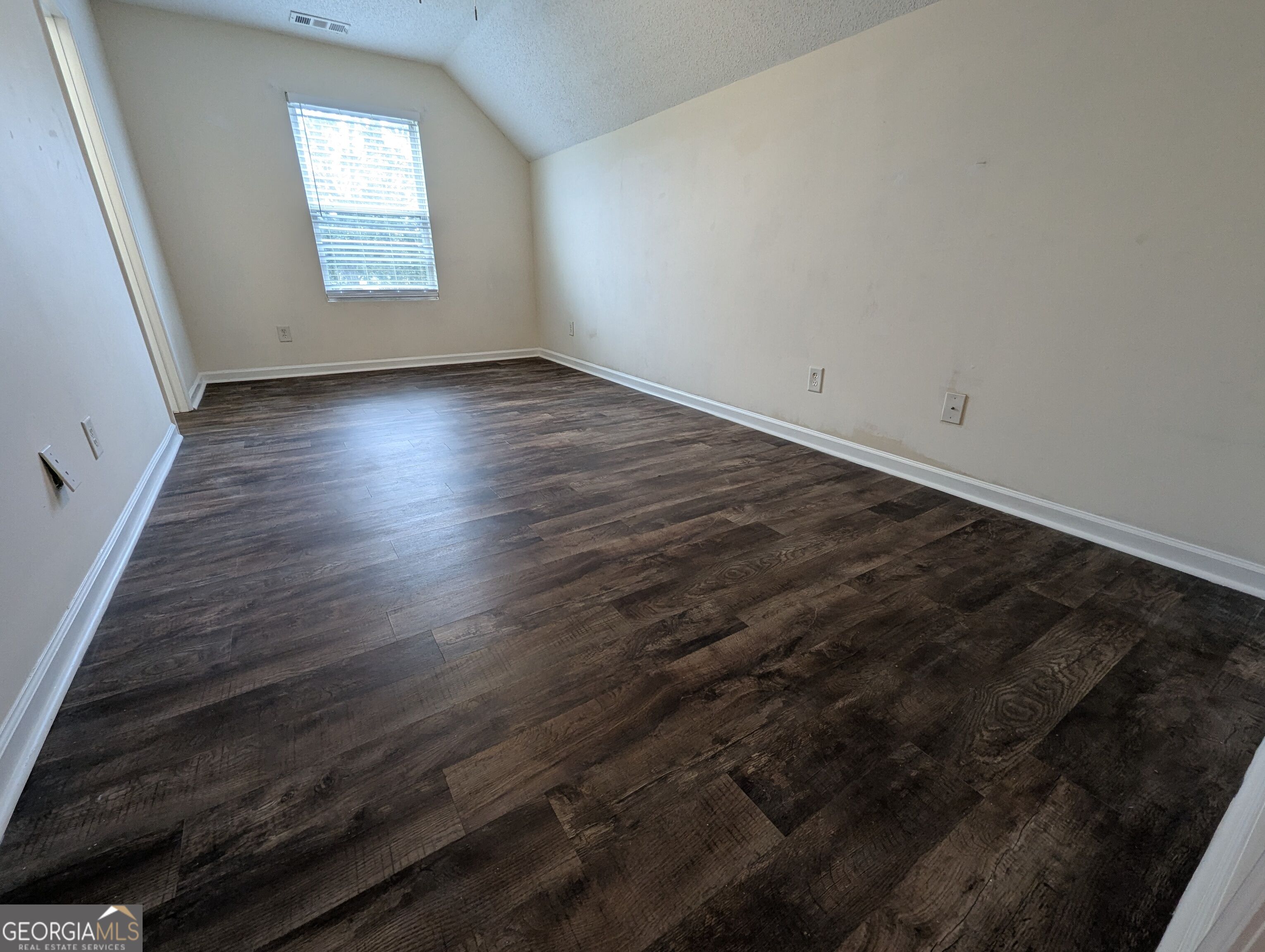 385 Bridgewater Circle Property Photo 8
