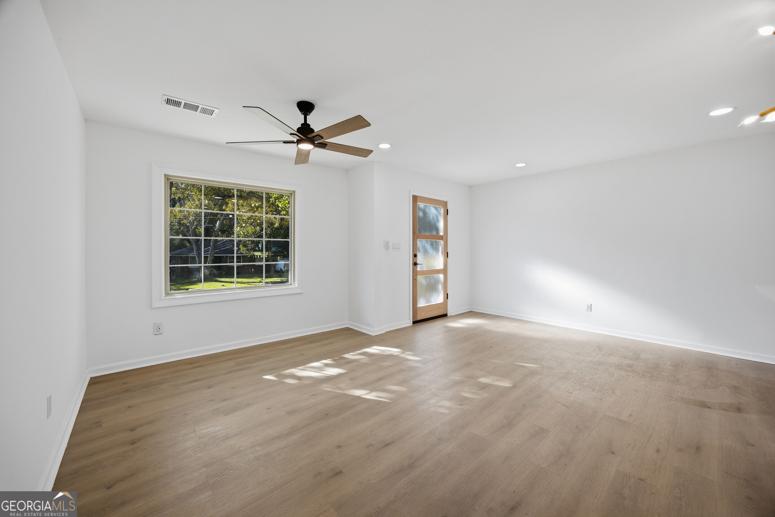2184 Browns Mill Road Se Property Photo 6