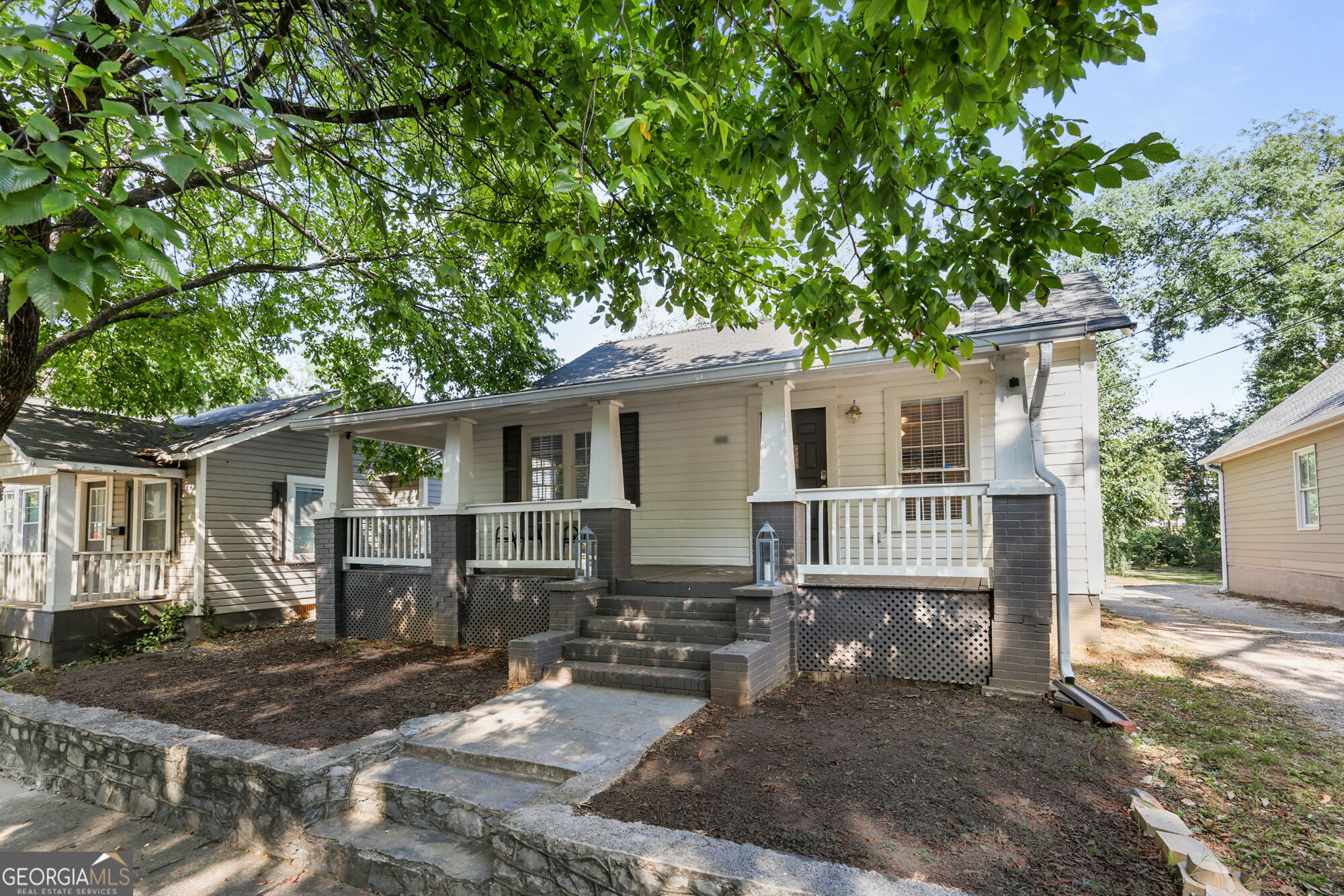 818 Avenue B Ne Property Photo 1