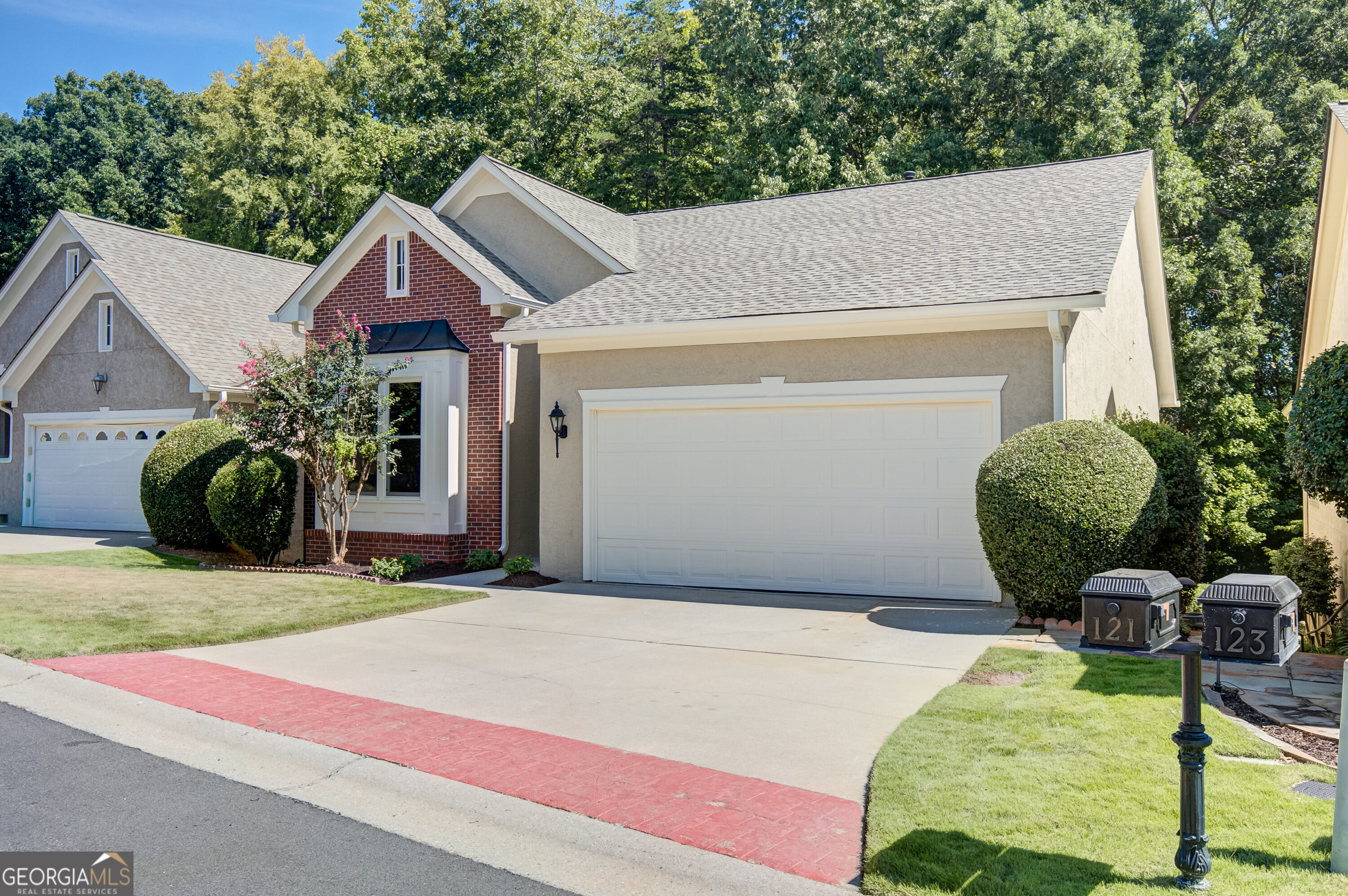 121 Augusta Drive Property Photo 1