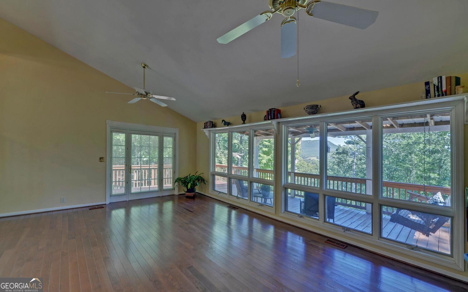 447 Emerald Ridge Property Photo 3