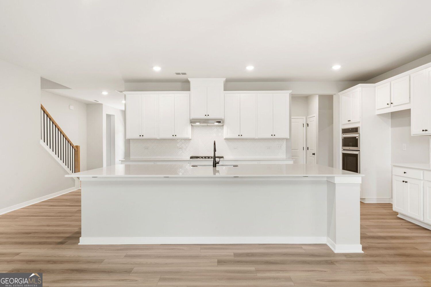 401 Amberleaf Cove Property Photo 6