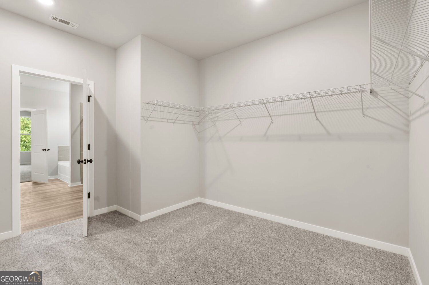 401 Amberleaf Cove Property Photo 16