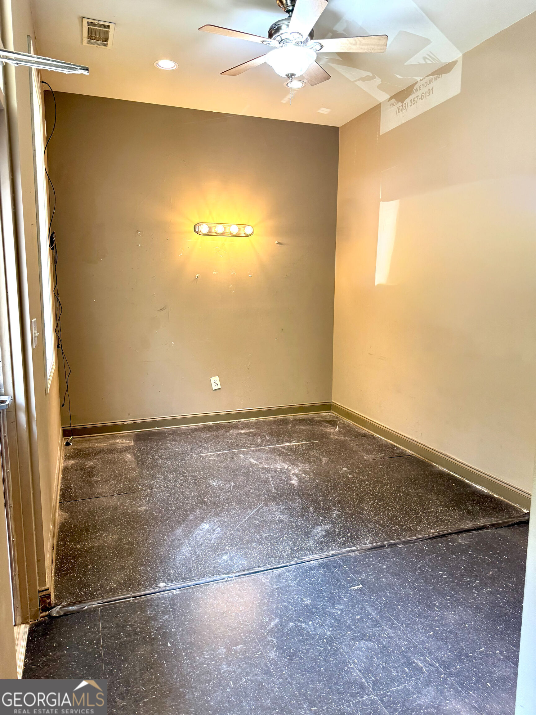 31 Market Square Road # B Property Photo 3