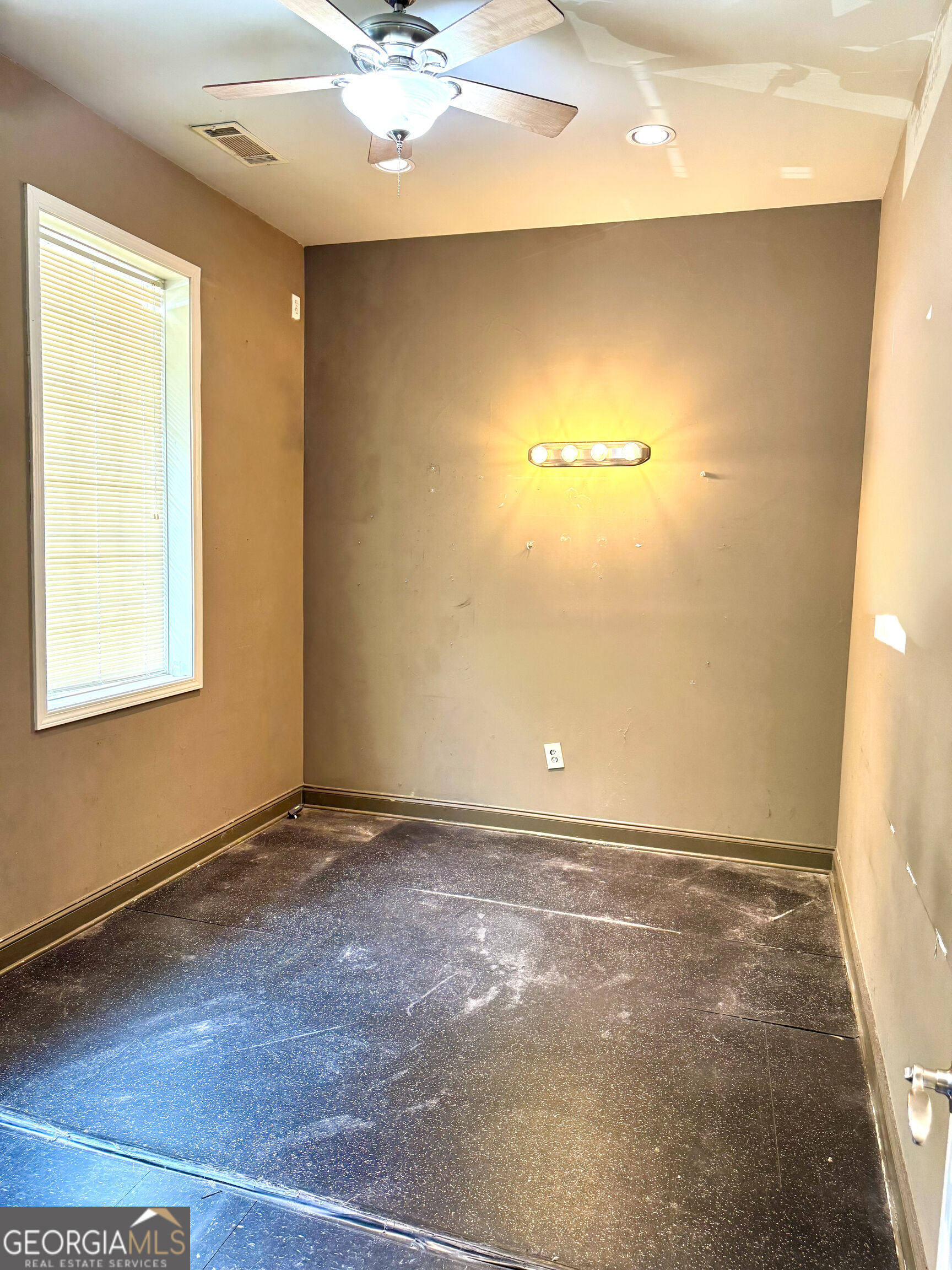 31 Market Square Road # B Property Photo 5
