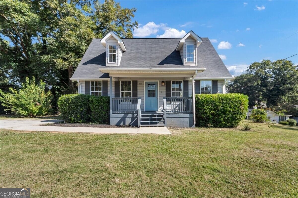 737 Carlton Street Se Property Photo 1