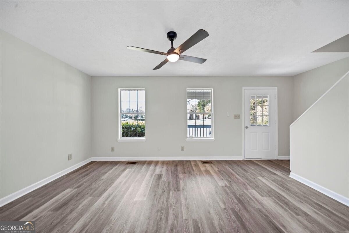 737 Carlton Street Se Property Photo 5