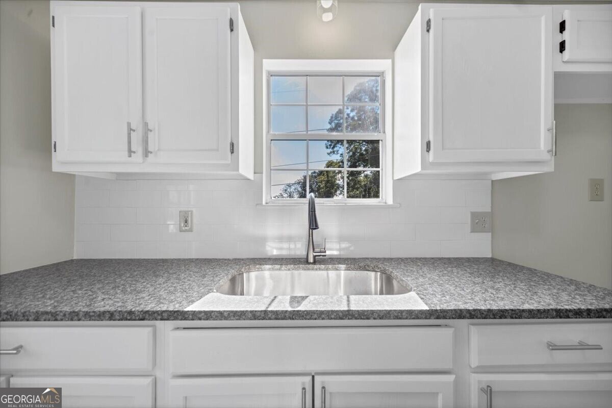 737 Carlton Street Se Property Photo 11