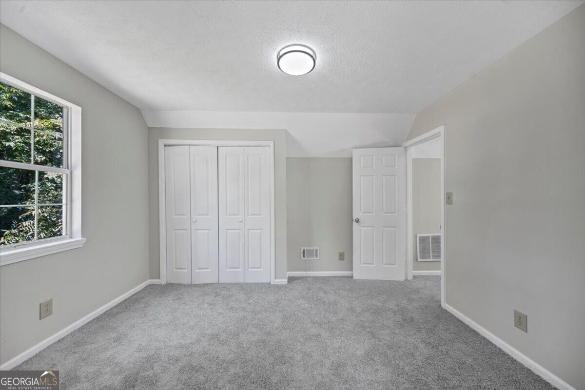 737 Carlton Street Se Property Photo 24