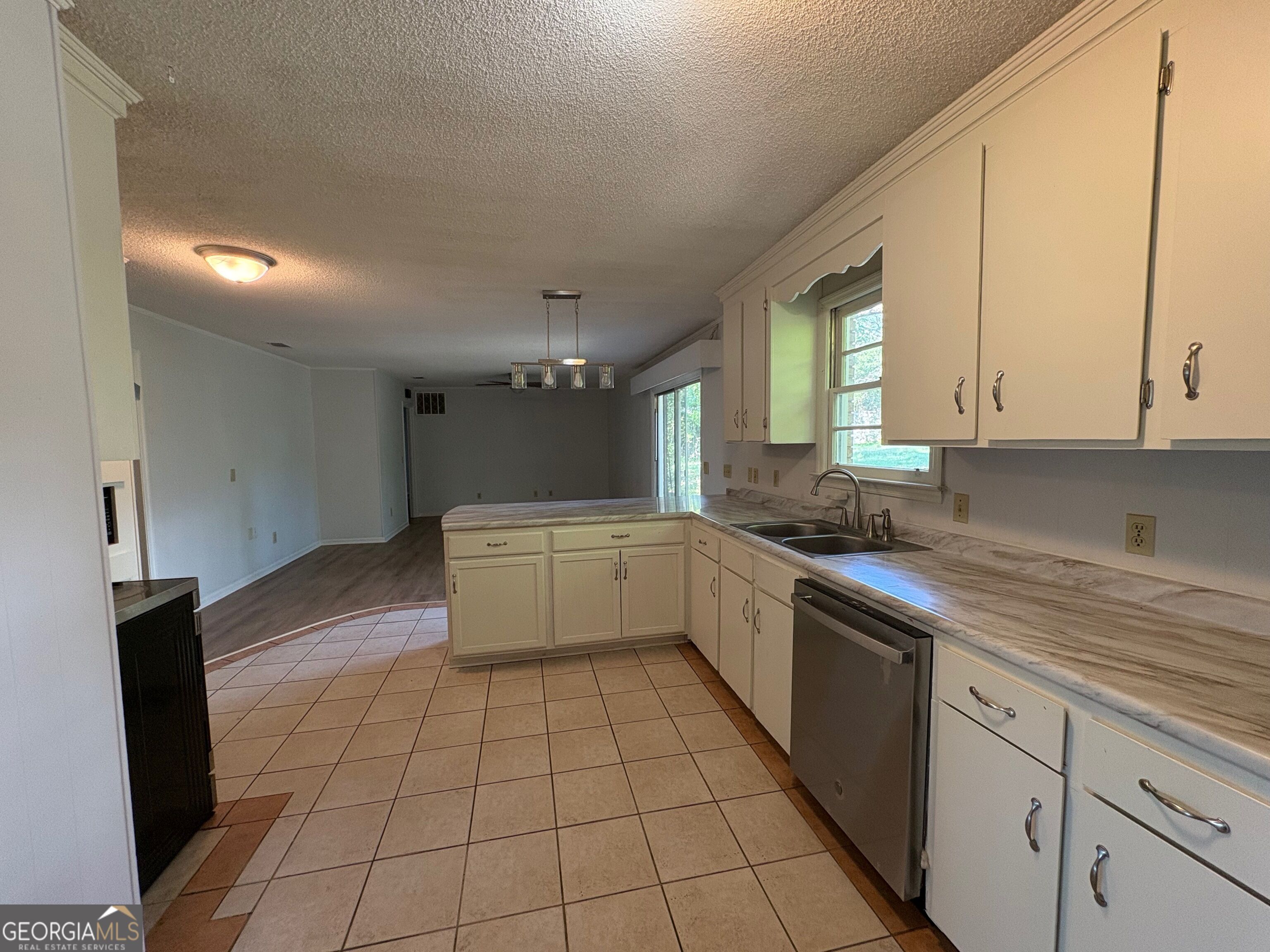100 Cherry Street Property Photo 4