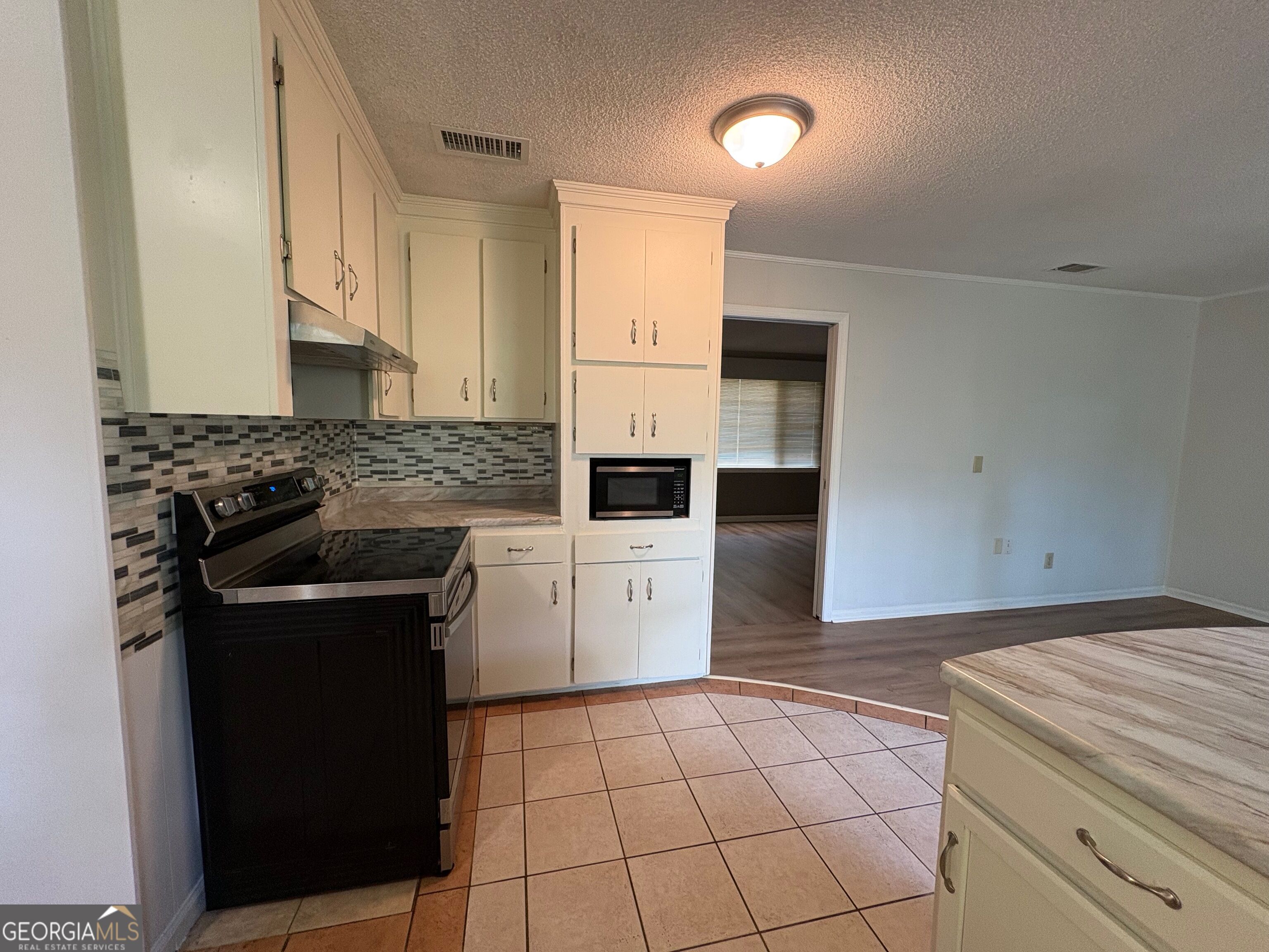 100 Cherry Street Property Photo 5