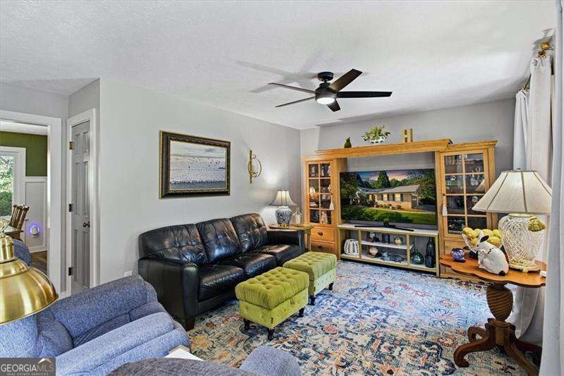 669 Foxcliffe Court Se Property Photo 3