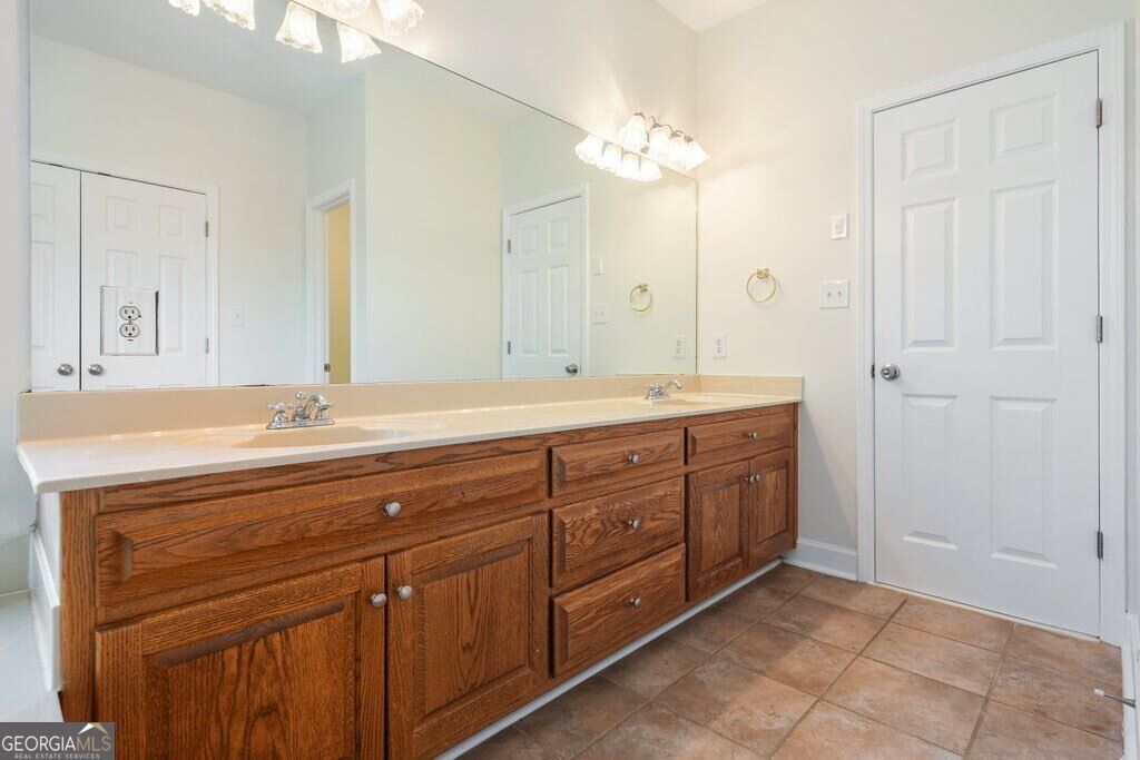 1200 Fenmore Hall Property Photo 35