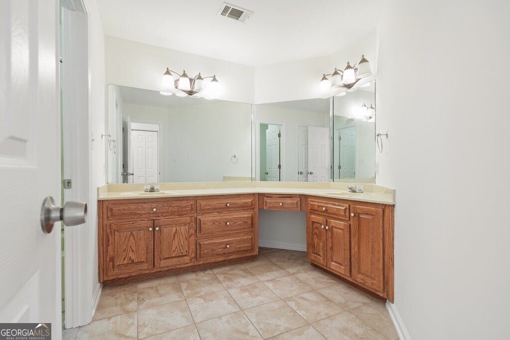 1200 Fenmore Hall Property Photo 41
