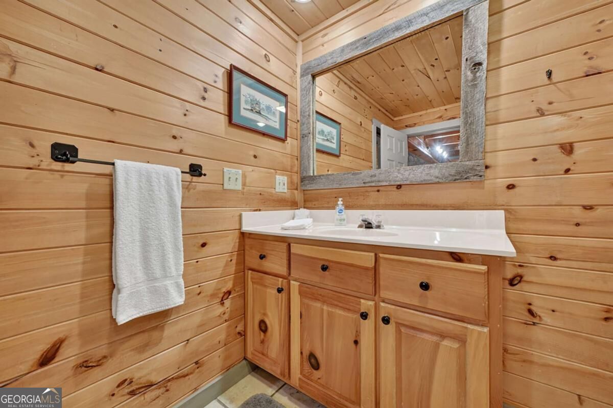 381 Icy Lane Property Photo 32