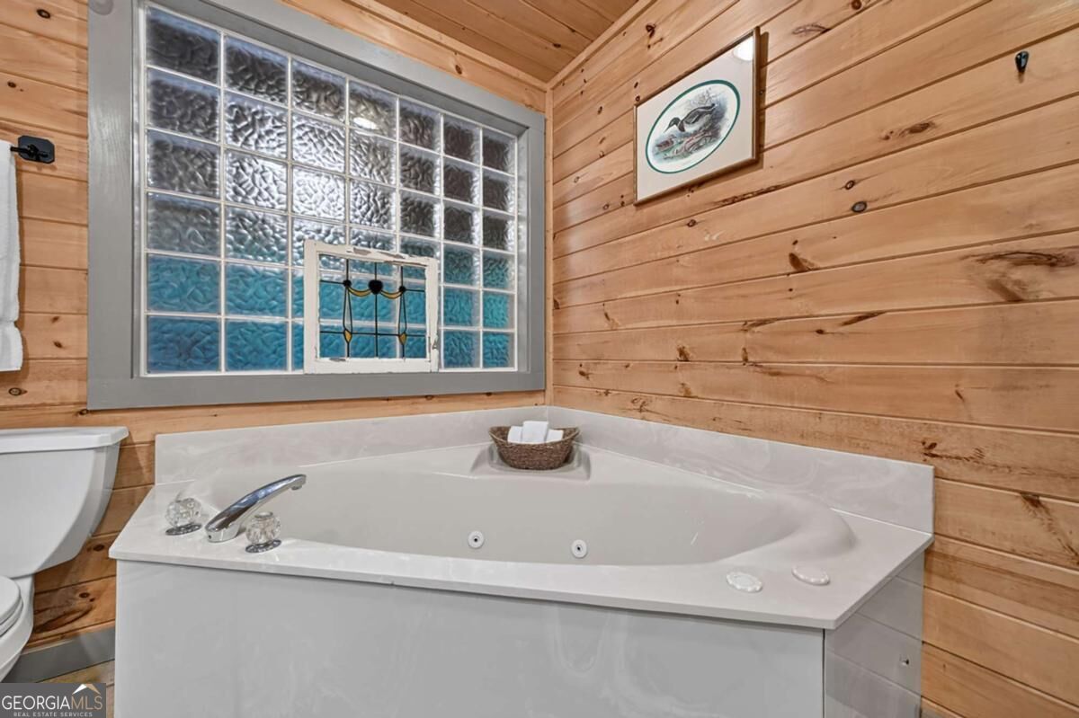 381 Icy Lane Property Photo 33