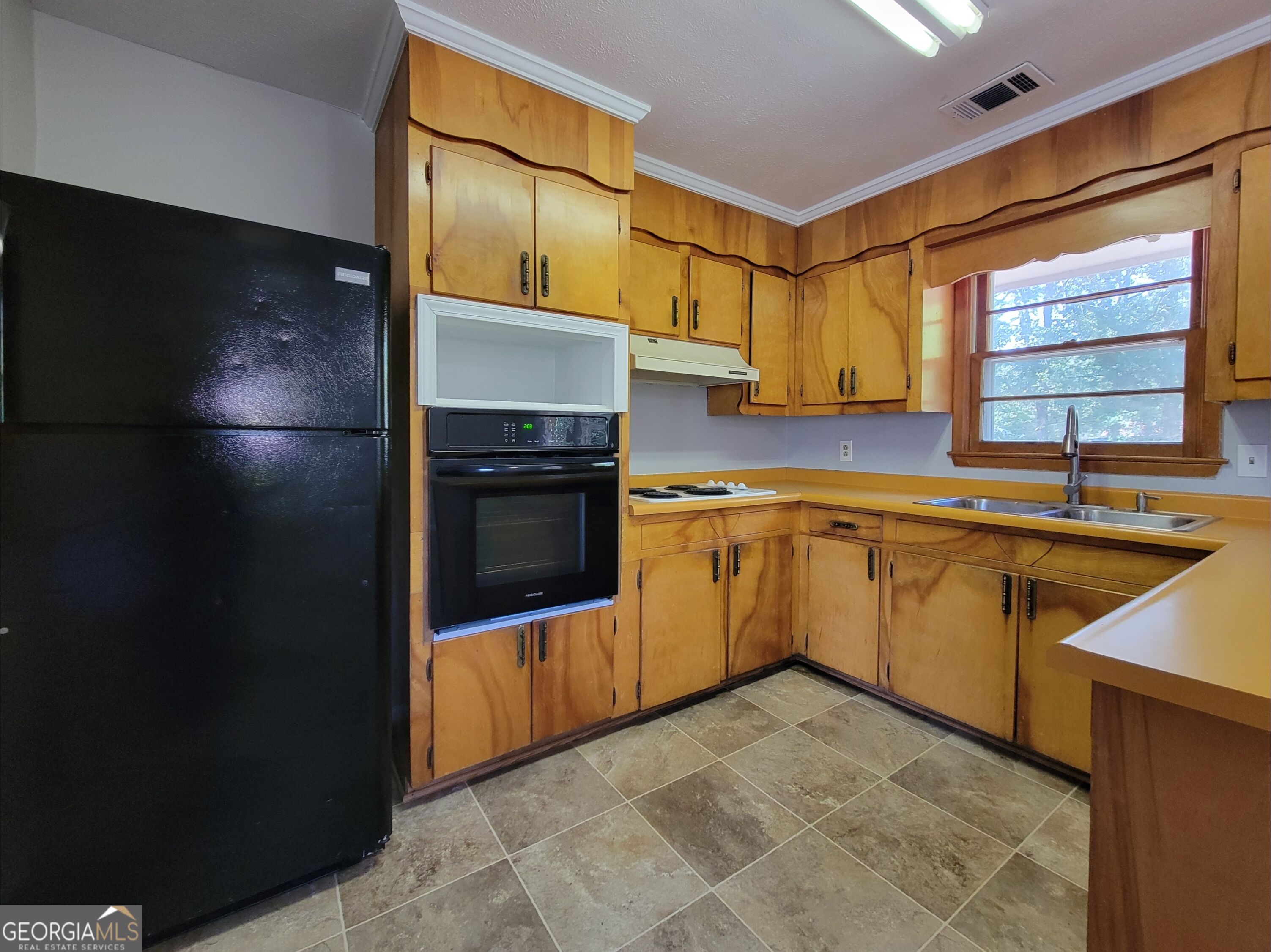 300 Nancy Street Property Photo 4