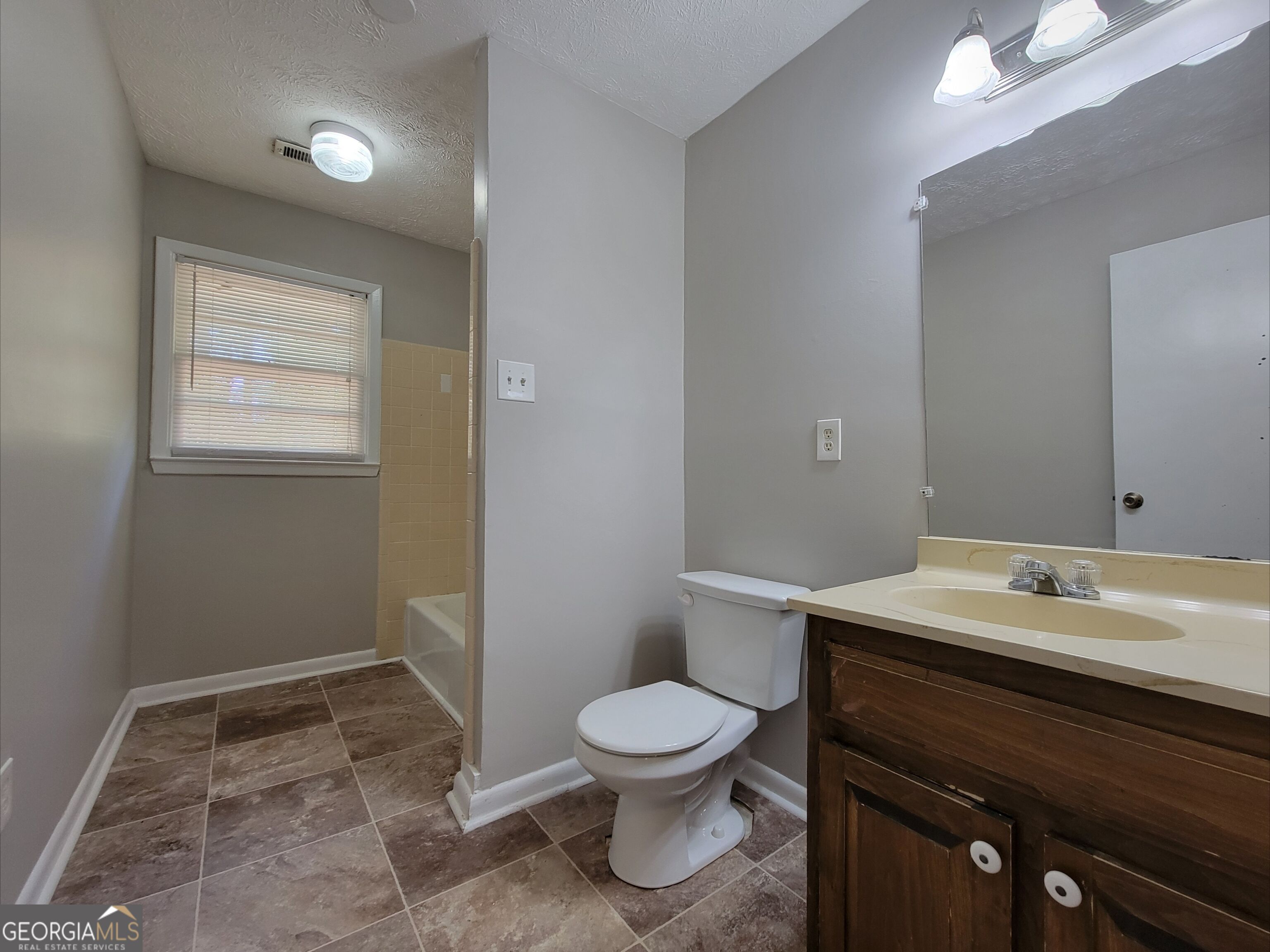 300 Nancy Street Property Photo 11