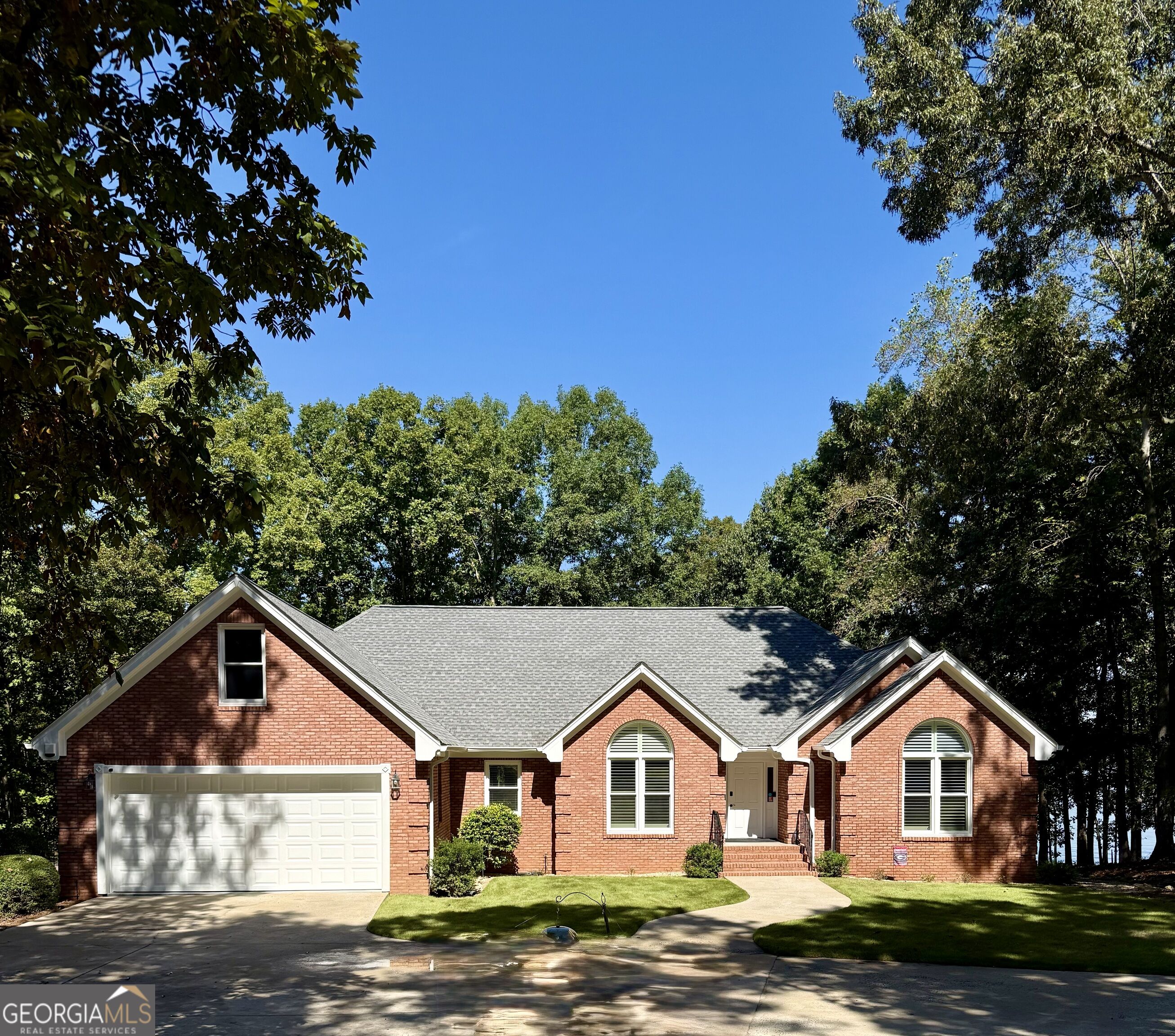 415 Long Shoals Drive Property Photo 1