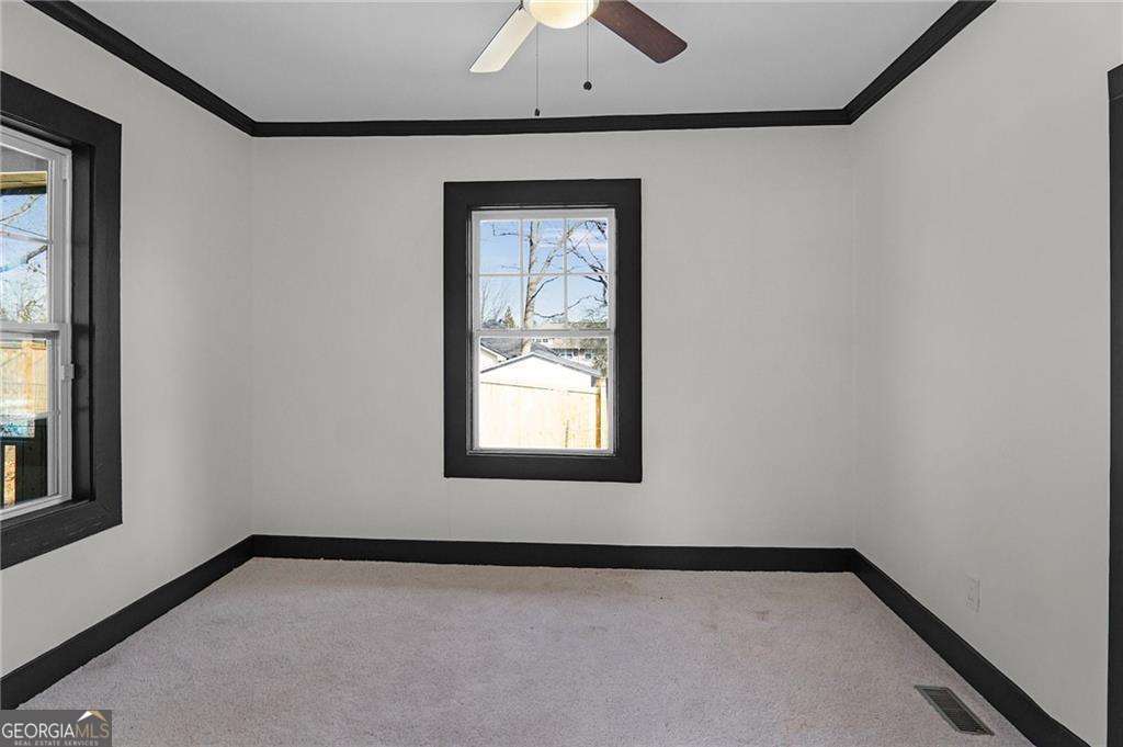 391 S Bend Avenue Se Property Photo 5
