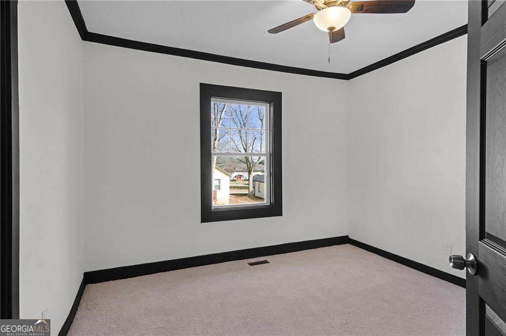 391 S Bend Avenue Se Property Photo 8