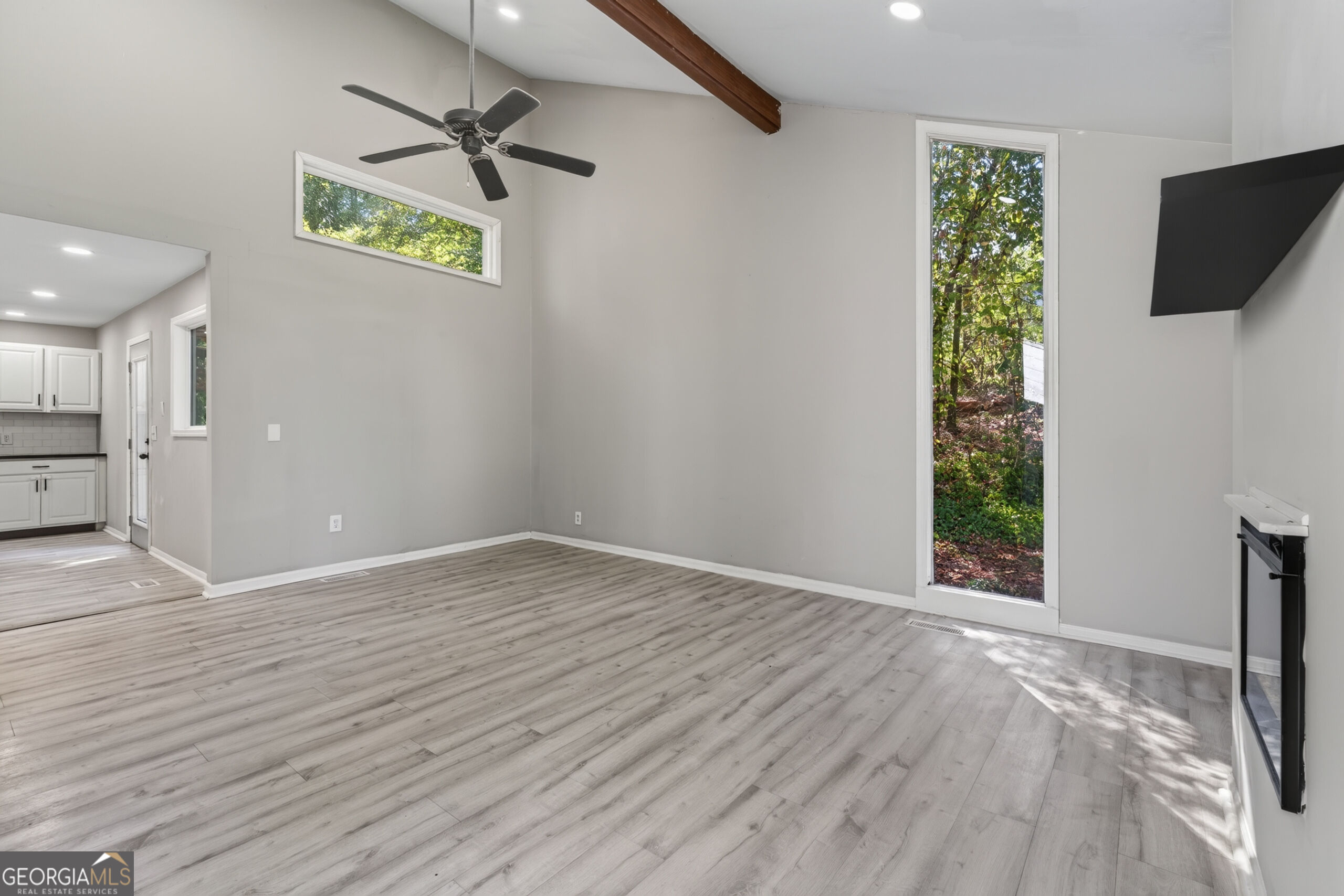 555 Glencove Drive Property Photo 12