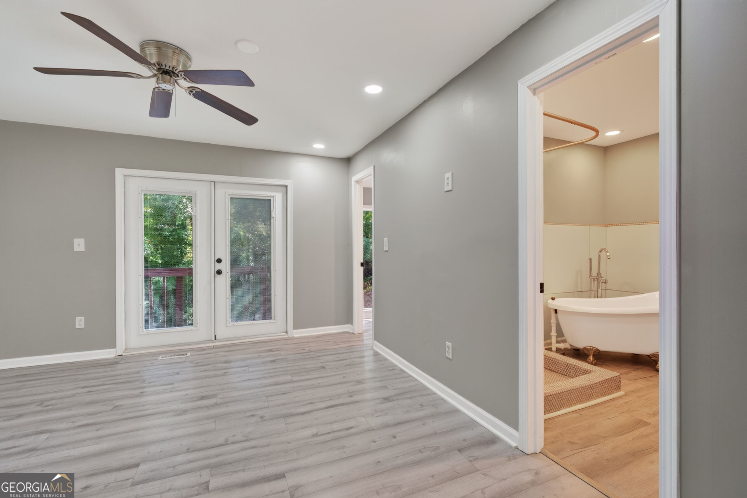 555 Glencove Drive Property Photo 25