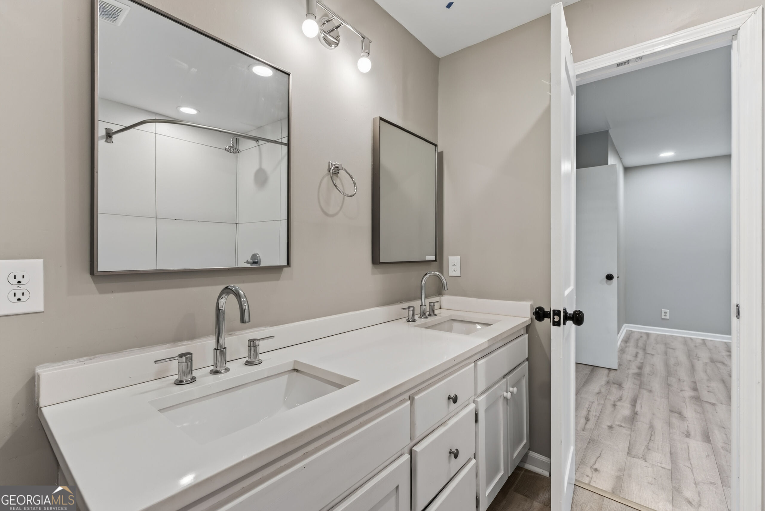 555 Glencove Drive Property Photo 30