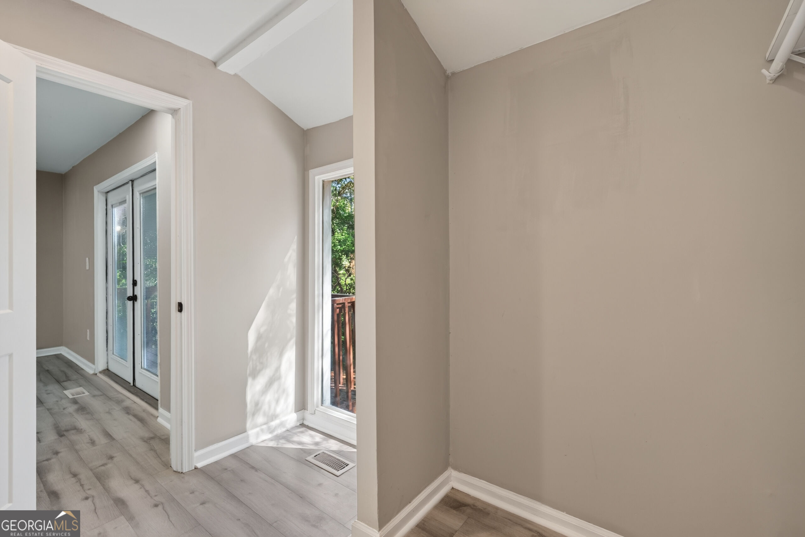 555 Glencove Drive Property Photo 34