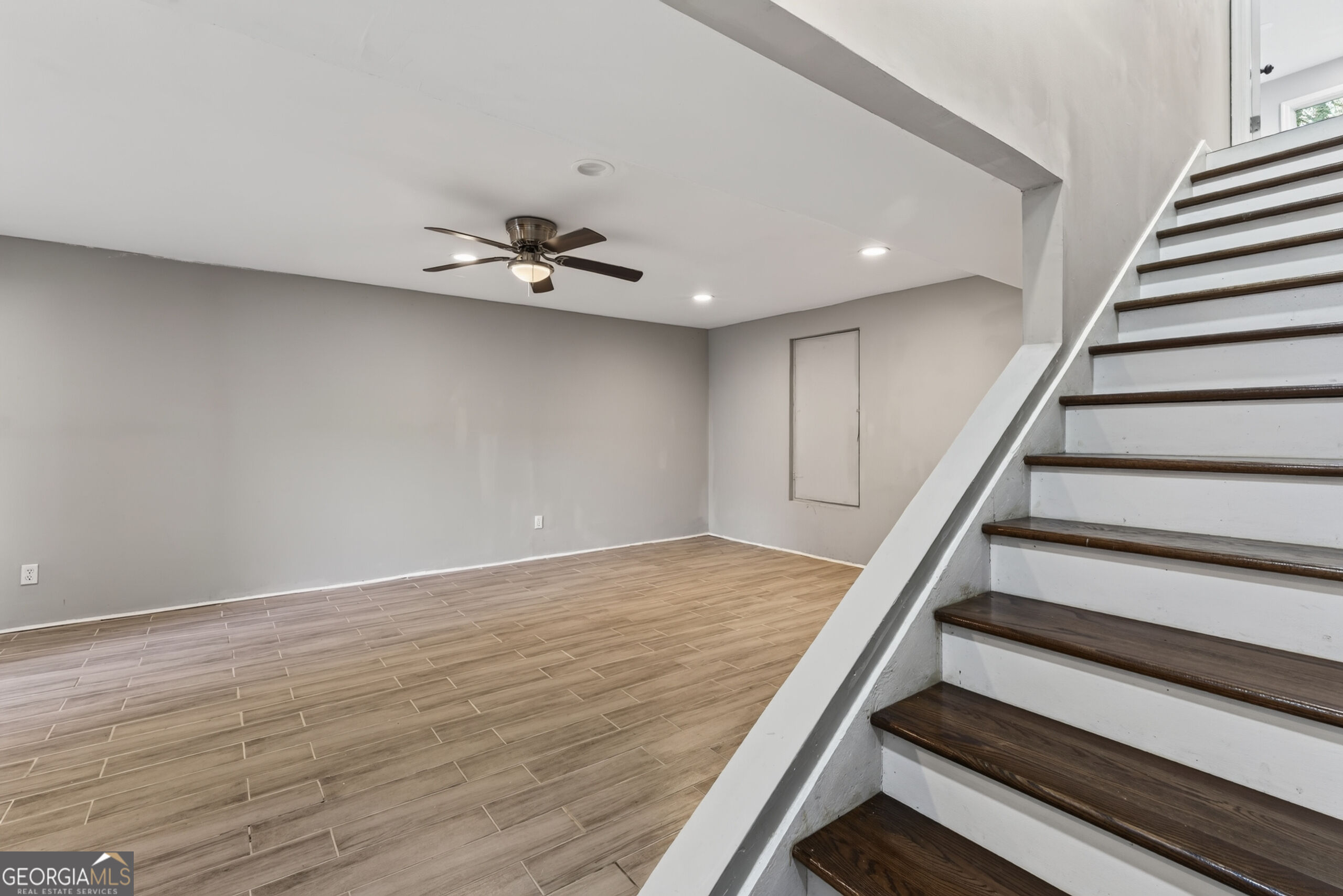 555 Glencove Drive Property Photo 37