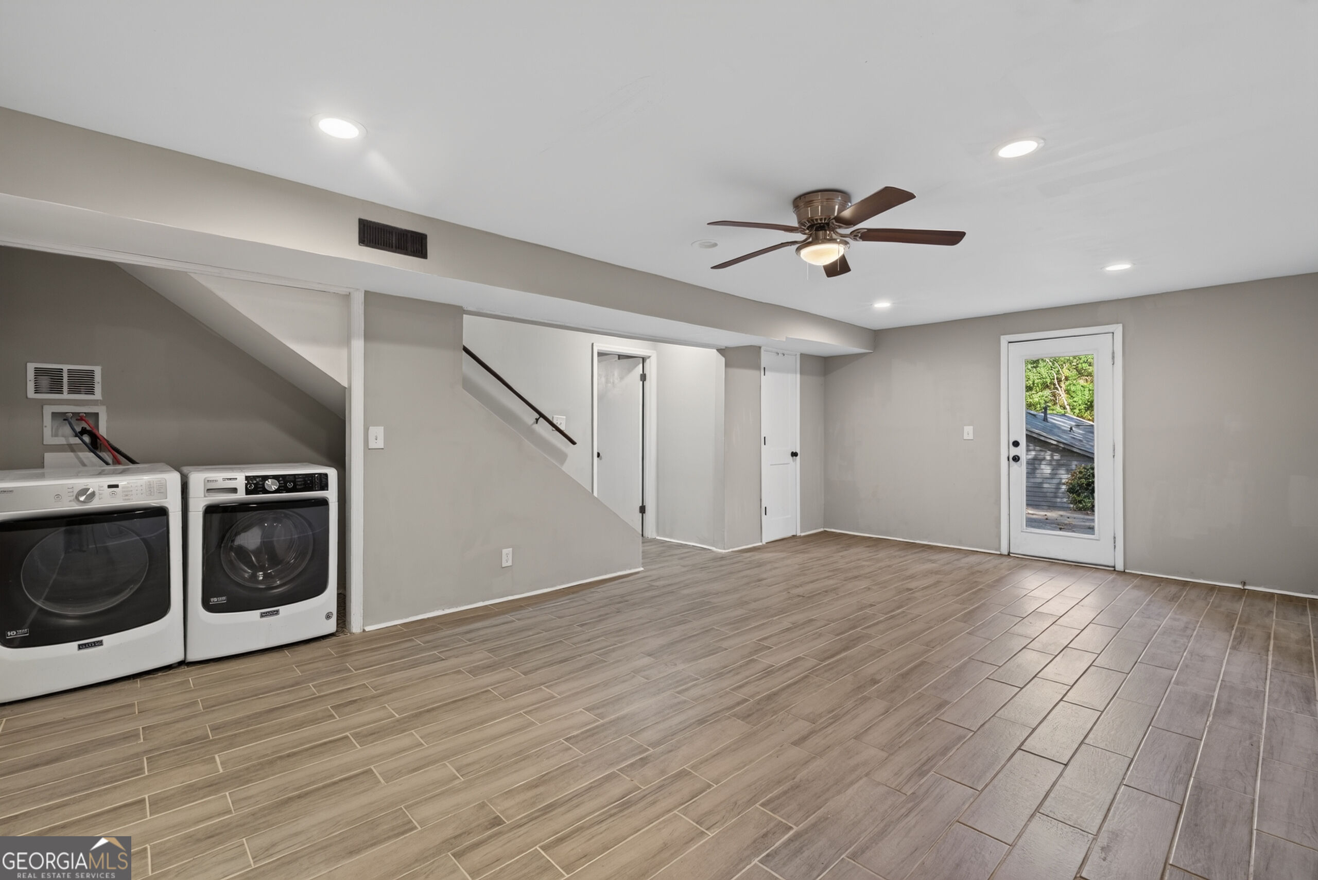 555 Glencove Drive Property Photo 40