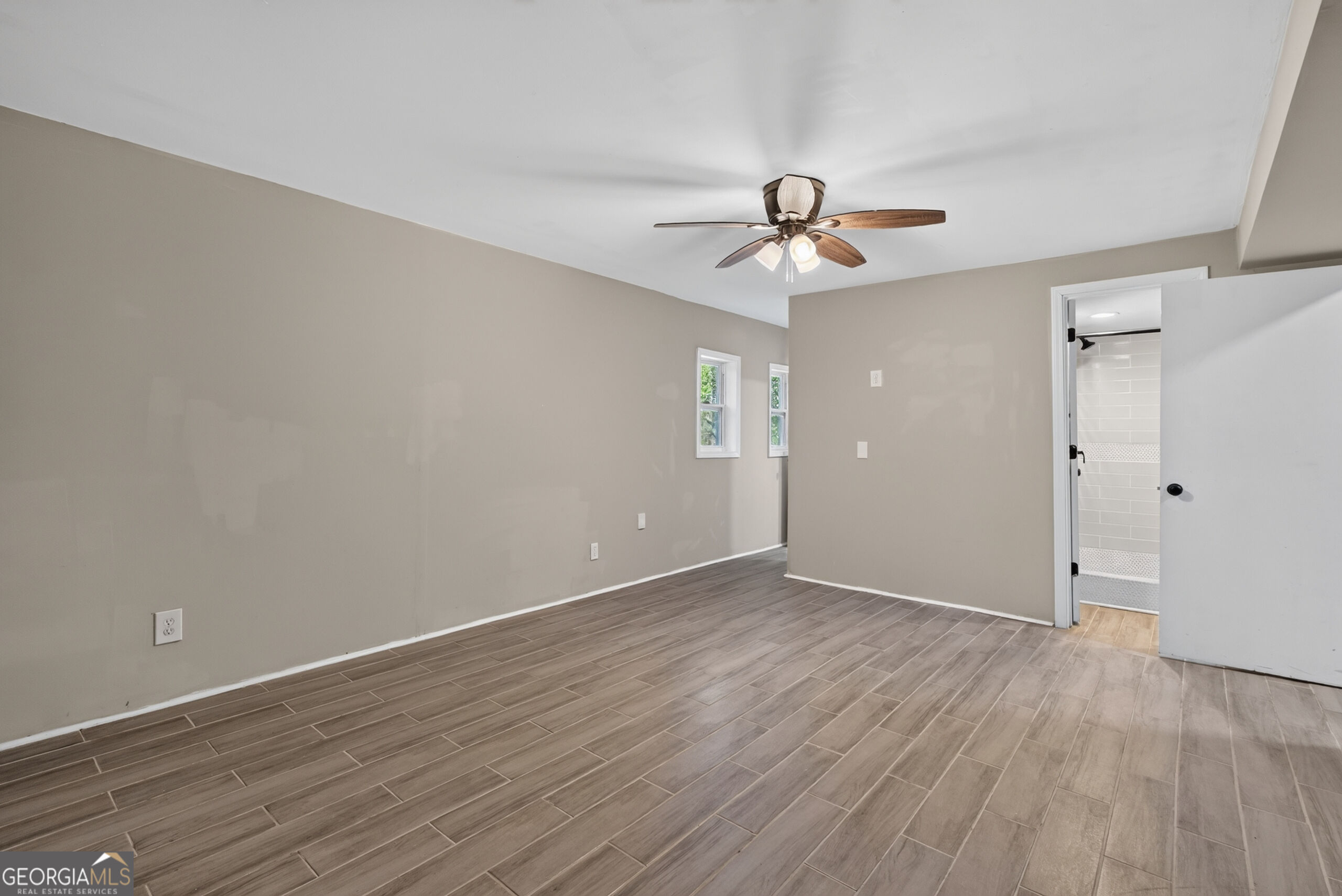 555 Glencove Drive Property Photo 42