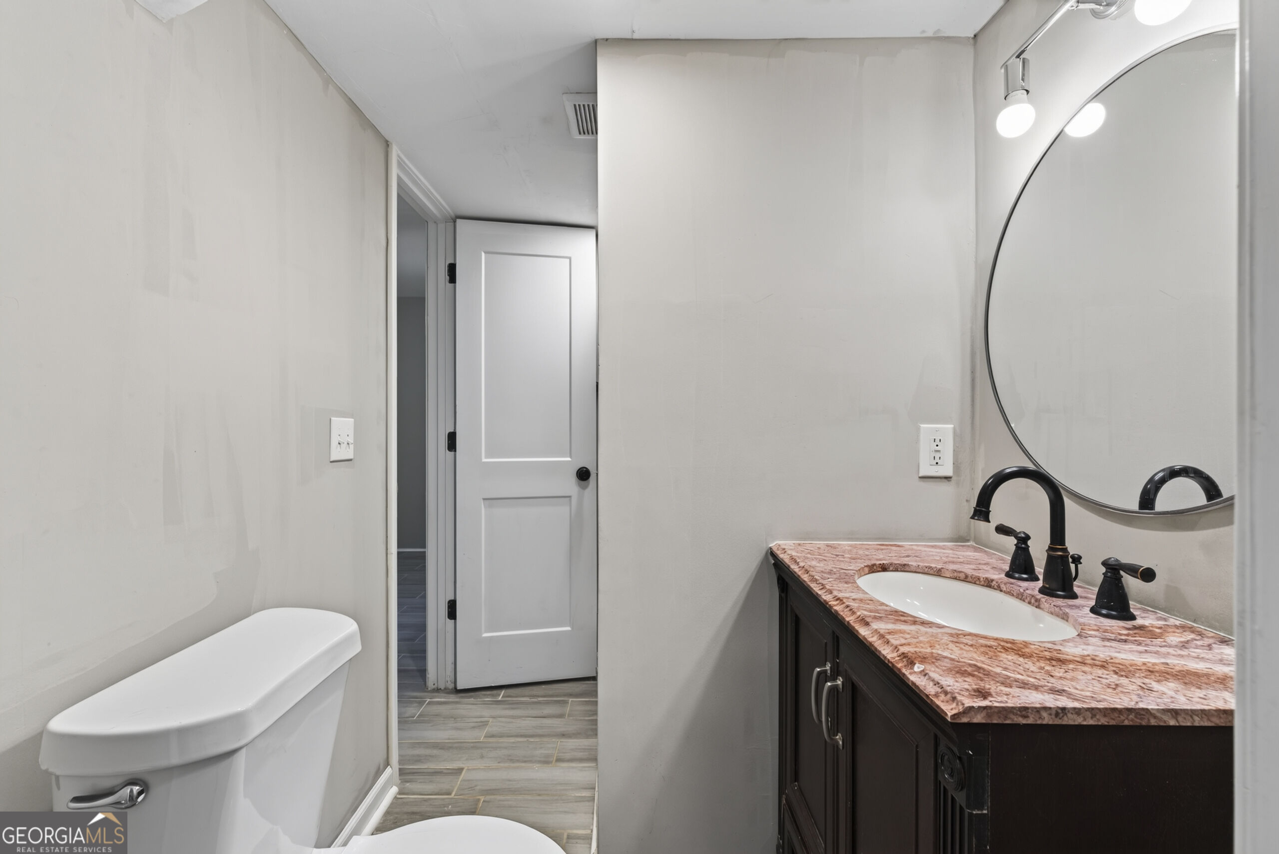 555 Glencove Drive Property Photo 45