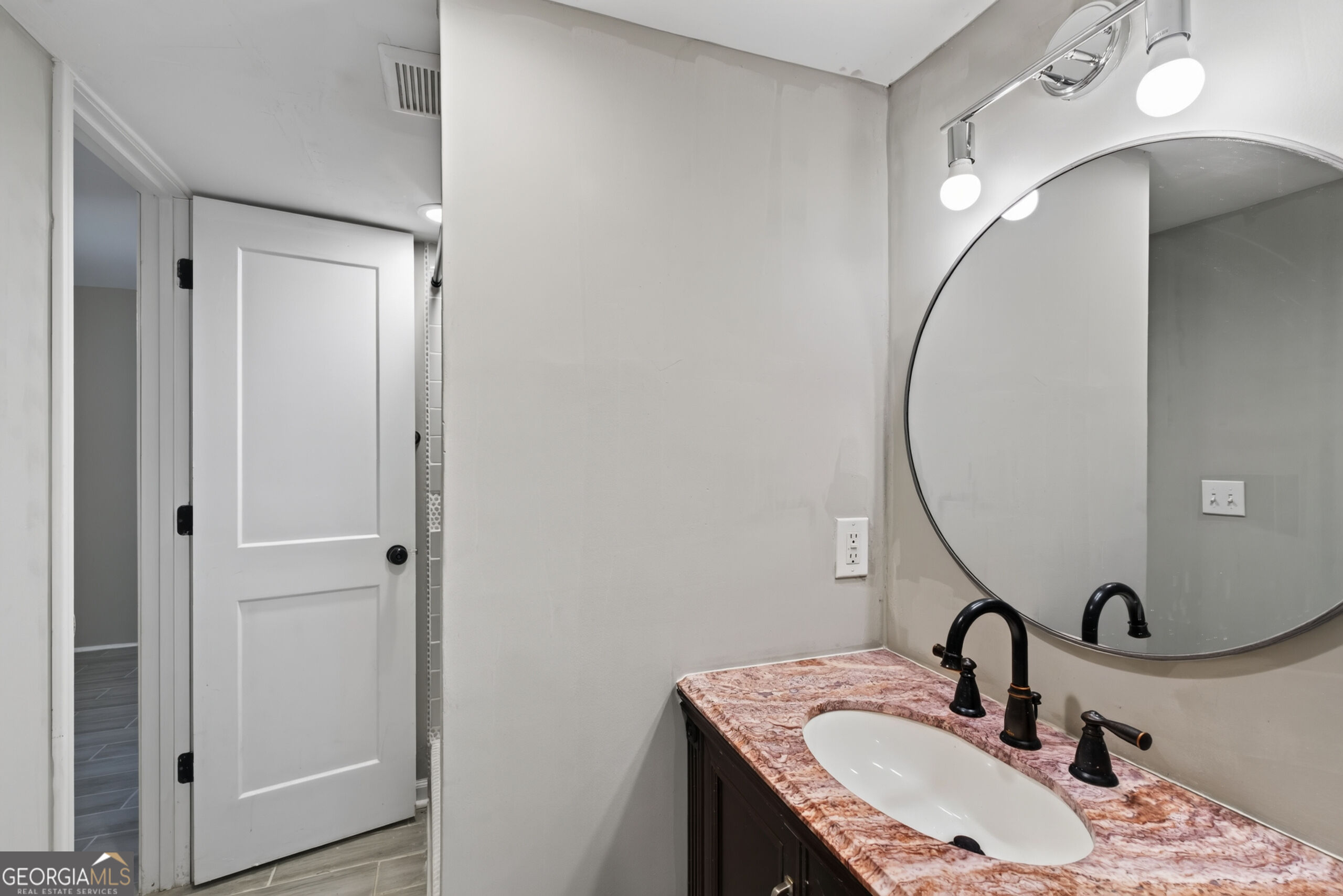 555 Glencove Drive Property Photo 46